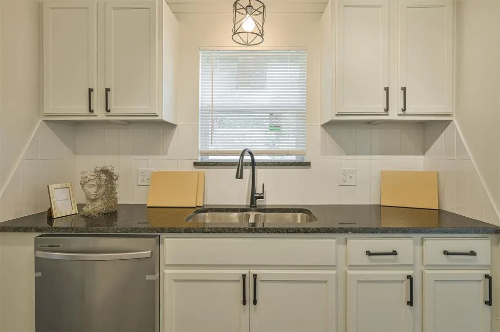 Photo 14 — 715 Harmon Circle, Moore, OK 73160