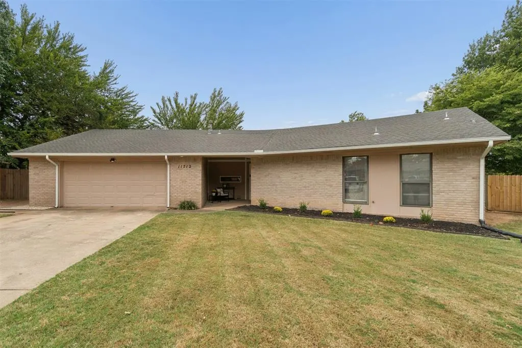 Photo 2 — 11712 NW 117th Street, Yukon, OK 73099