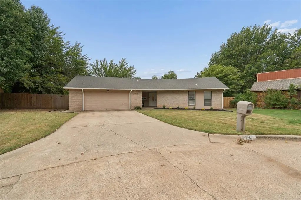 Photo 3 — 11712 NW 117th Street, Yukon, OK 73099