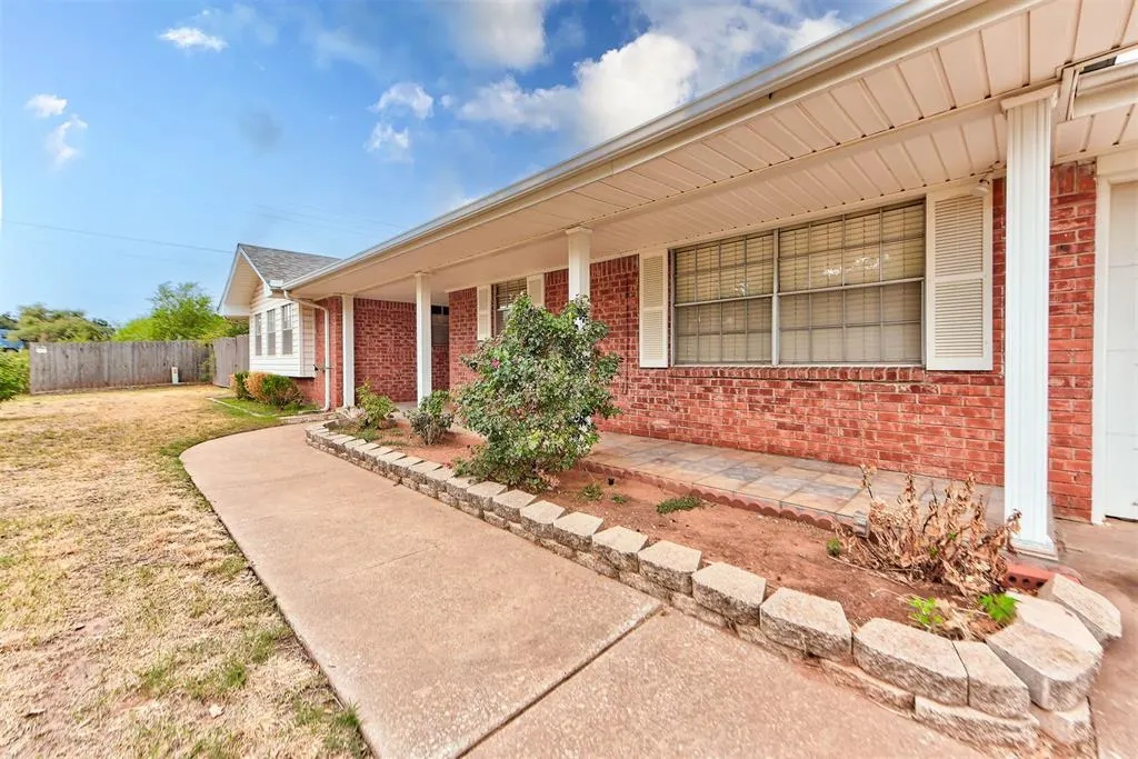 Photo 5 — 7400 NW 26th Street, Bethany, OK 73008