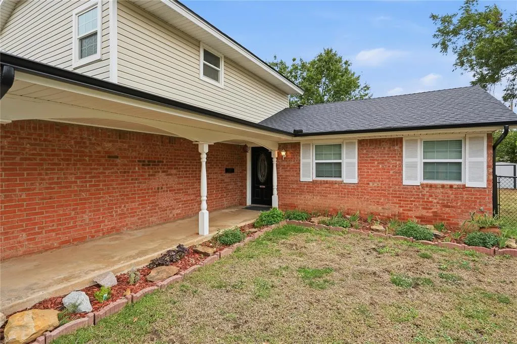 Photo 2 — 1701 Camelot Drive, Norman, OK 73069