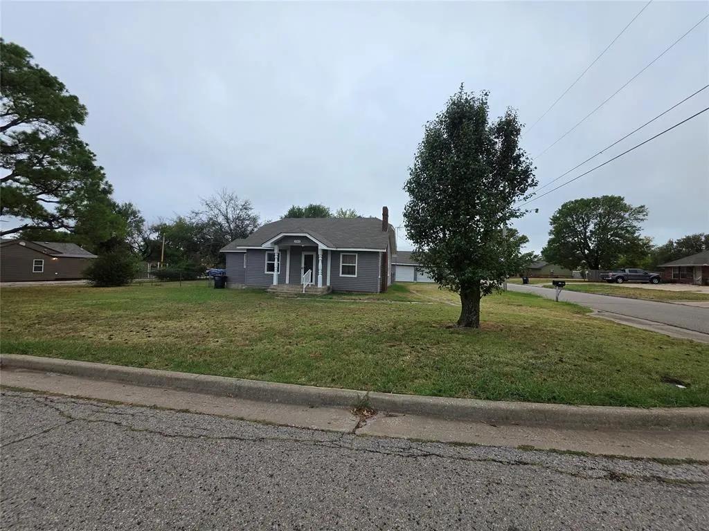 Photo 3 — 1745 W Wiley Street, Shawnee, OK 74804