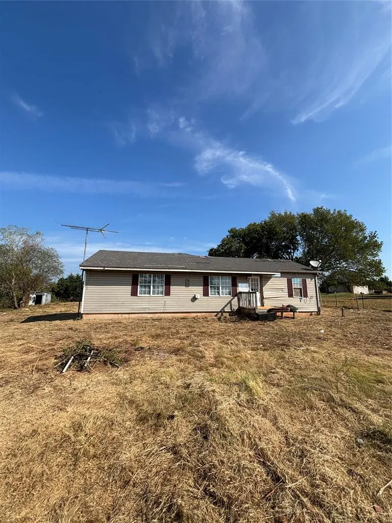 Front exterior — 104 Valley View Drive, Shawnee, OK 74804