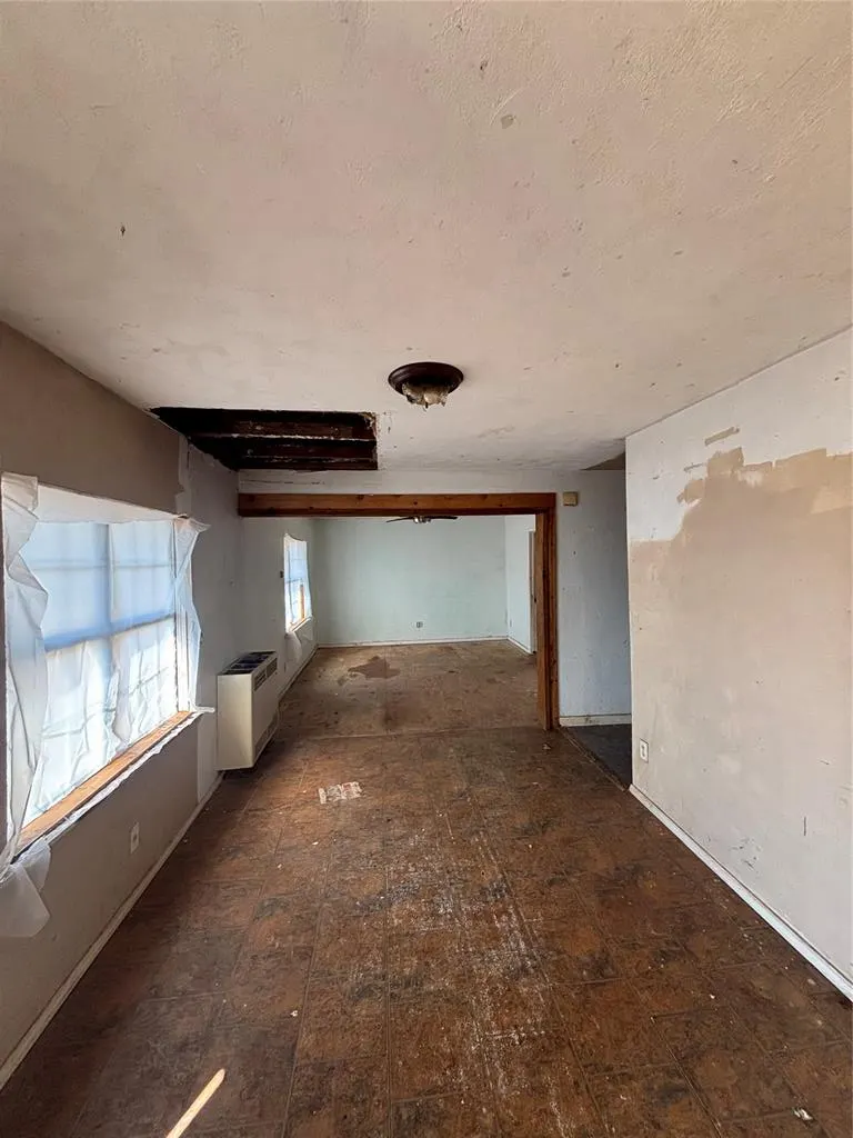 Photo 2 — 104 Valley View Drive, Shawnee, OK 74804