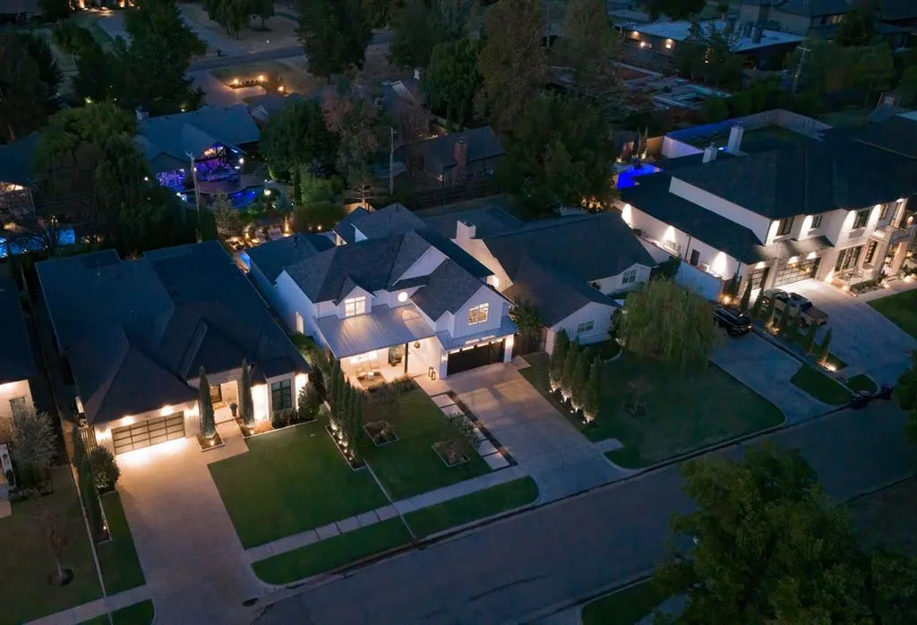 Photo 3 — 2729 W Country Club Drive, Oklahoma City, OK 73116