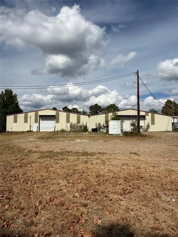 Photo 3 — 2002 S Park Drive, Broken Bow, OK 74728