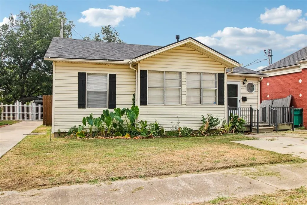 Photo 2 — 3034 NW 19th Street, Oklahoma City, OK 73107
