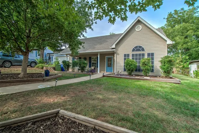 Photo 2 — 616 E Washington Avenue, Guthrie, OK 73044