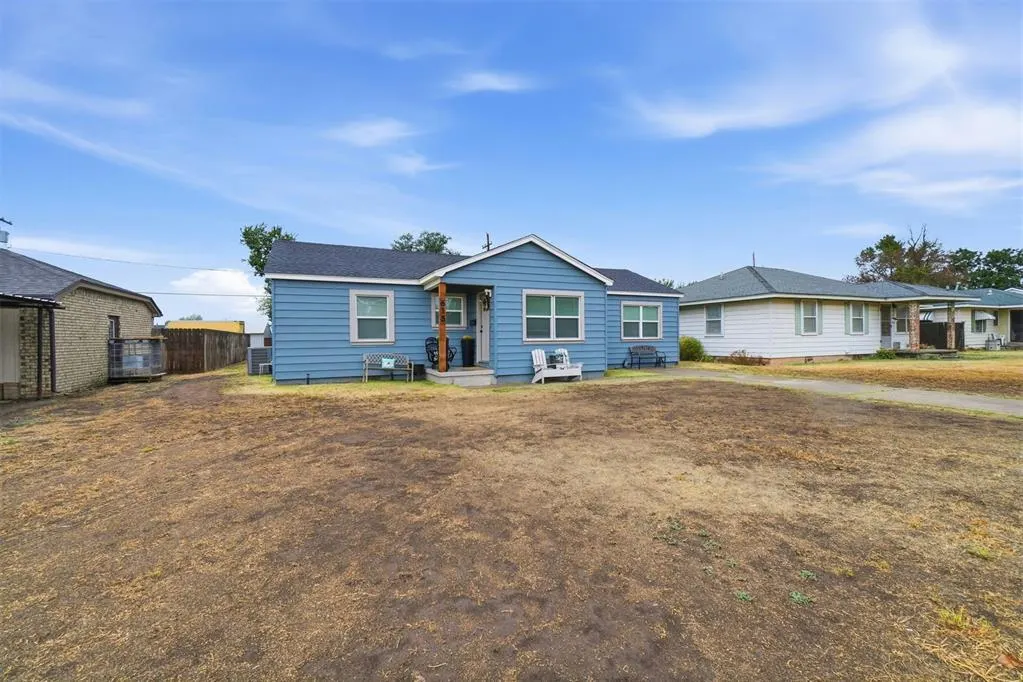 Photo 3 — 615 N Lowe Street, Hobart, OK 73651