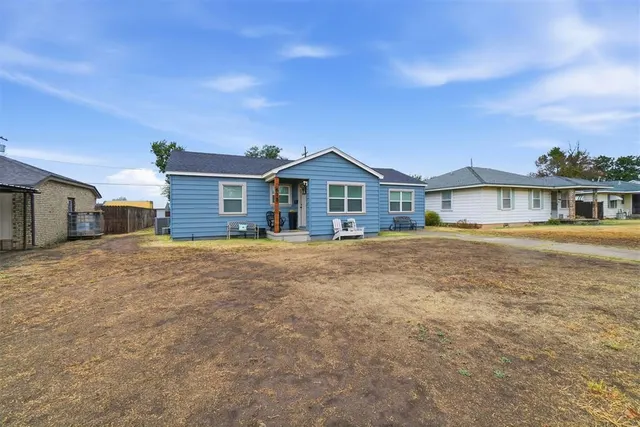 Photo 3 — 615 N Lowe Street, Hobart, OK 73651