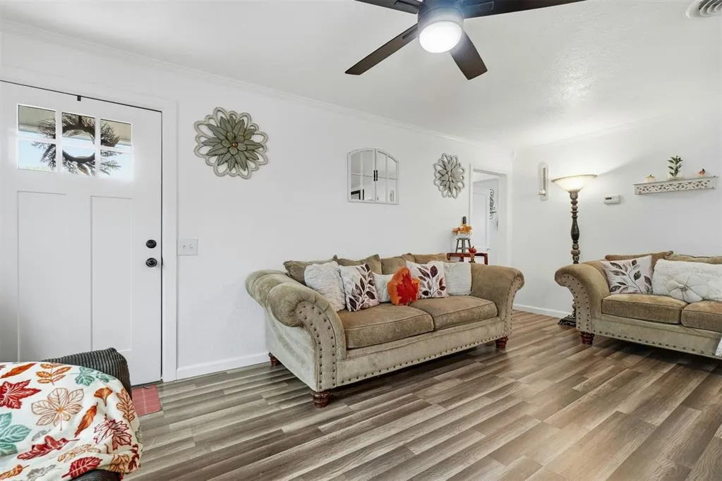 Photo 6 — 615 N Lowe Street, Hobart, OK 73651