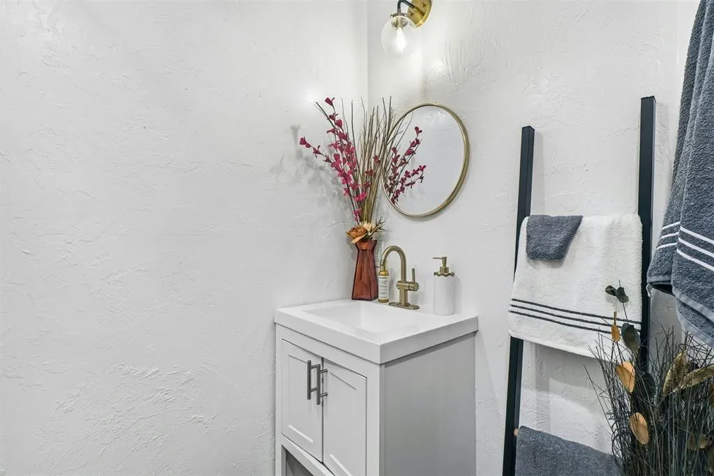Photo 21 — 615 N Lowe Street, Hobart, OK 73651