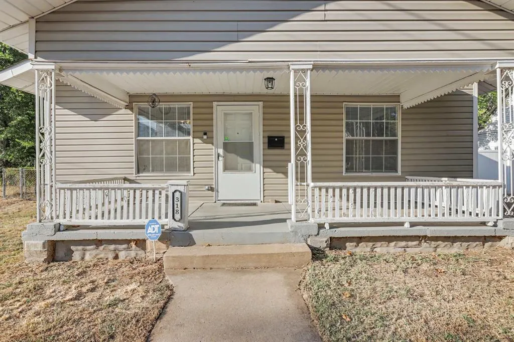 Photo 2 — 318 W Ridgewood Street, Shawnee, OK 74801