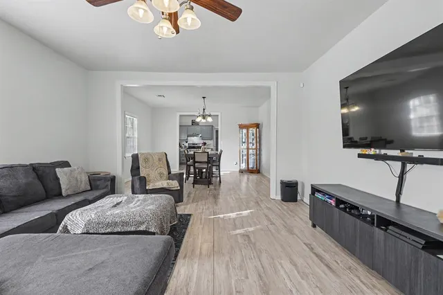 Photo 3 — 318 W Ridgewood Street, Shawnee, OK 74801
