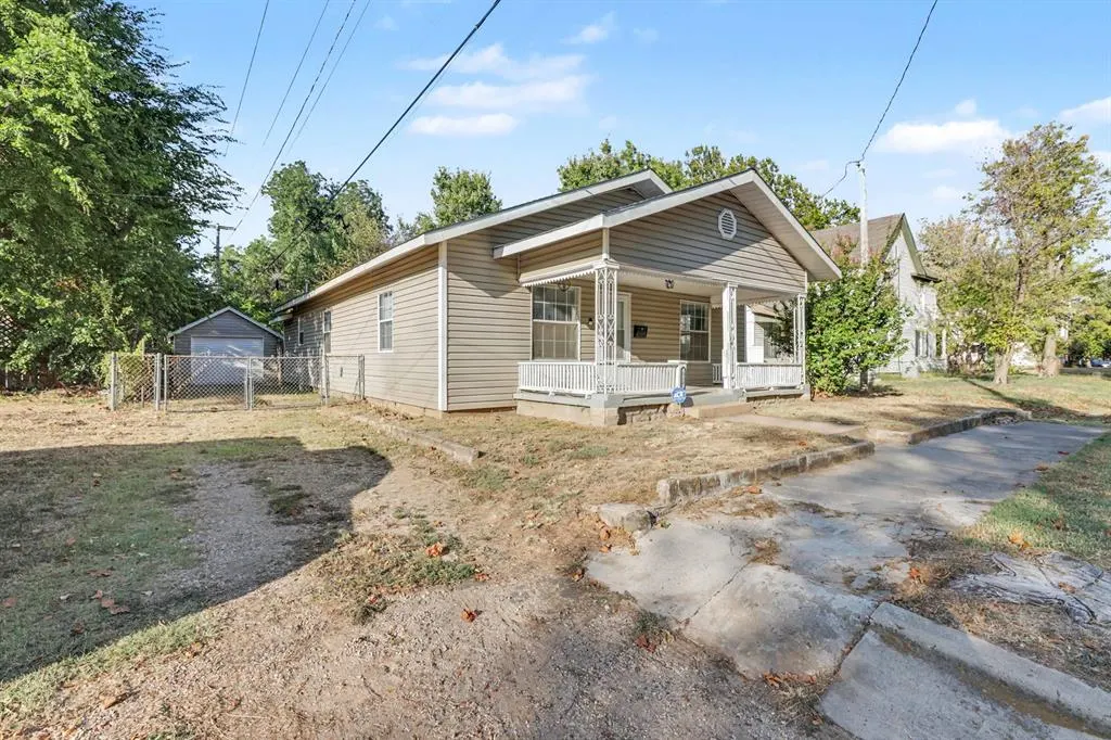 Photo 11 — 318 W Ridgewood Street, Shawnee, OK 74801