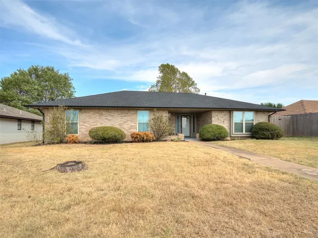 Photo 2 — 513 Smiling Hill Boulevard, Edmond, OK 73013