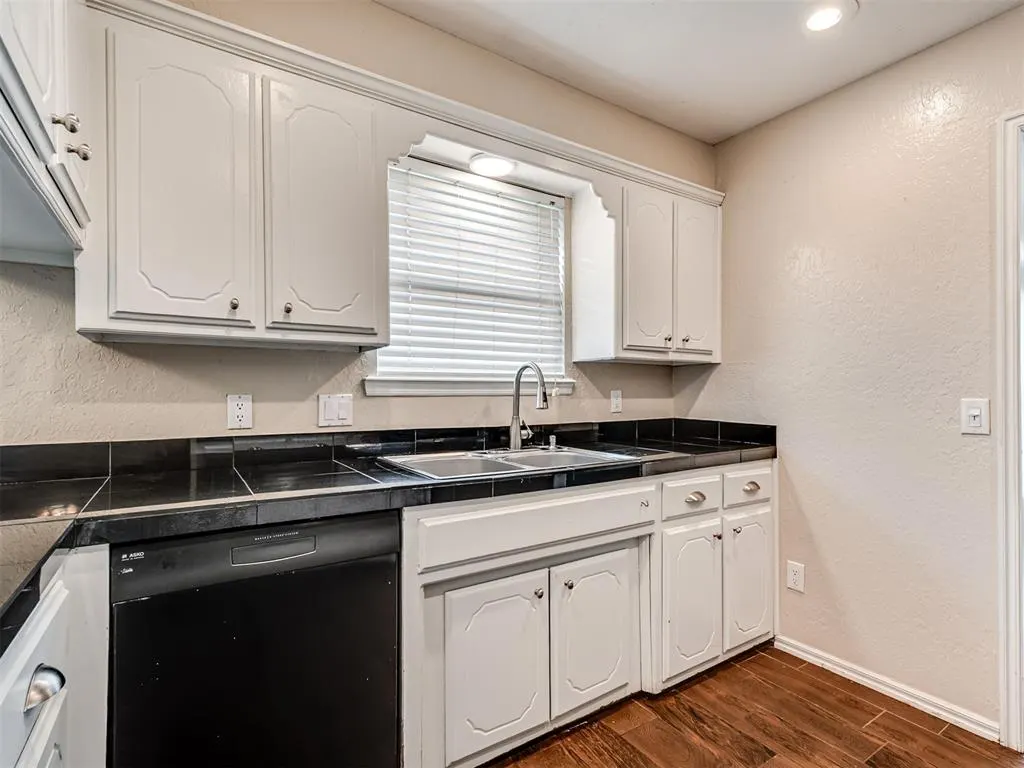 Photo 11 — 513 Smiling Hill Boulevard, Edmond, OK 73013