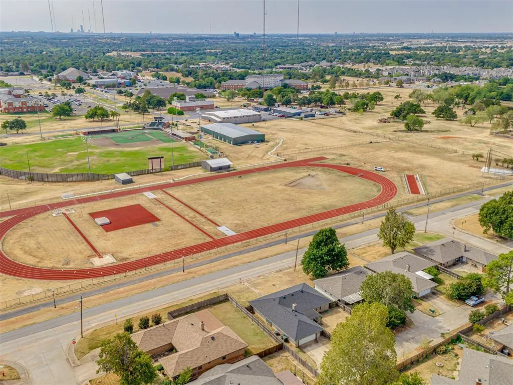 Photo 39 — 513 Smiling Hill Boulevard, Edmond, OK 73013