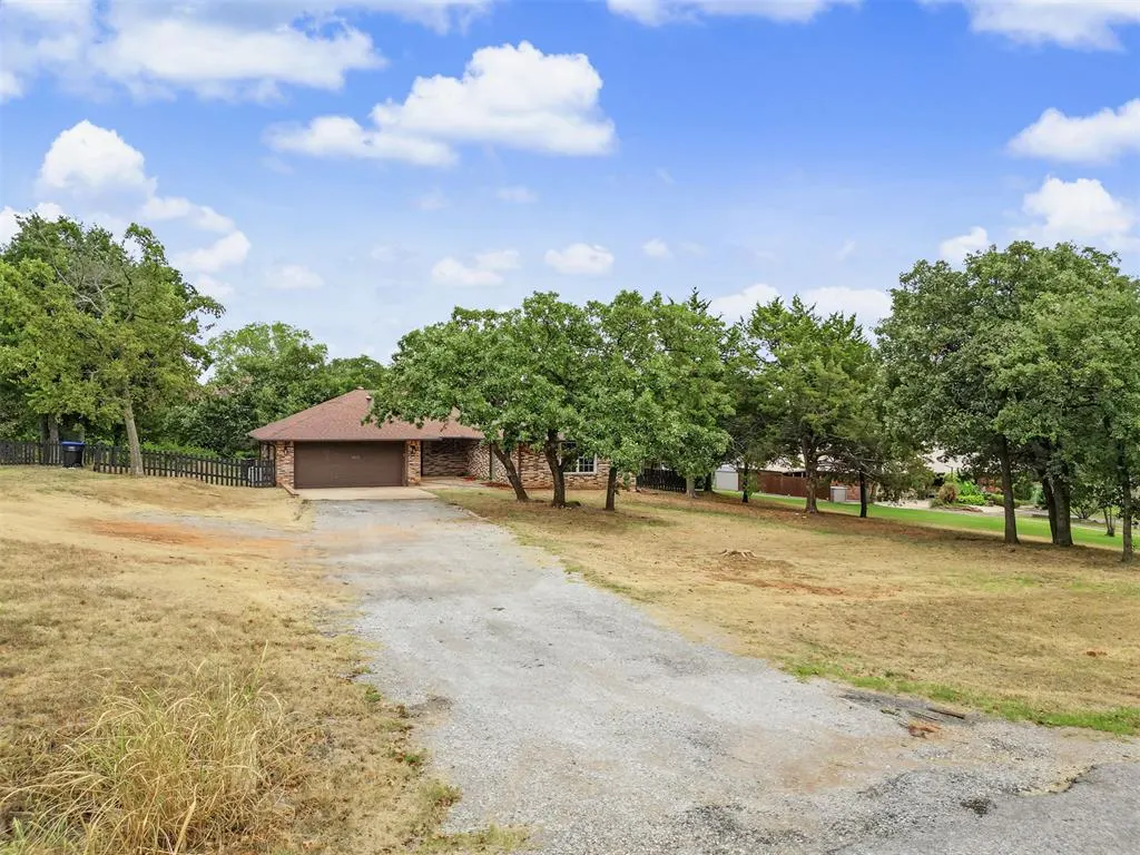 Front exterior — 8416 Huckleberry Road, Edmond, OK 73034