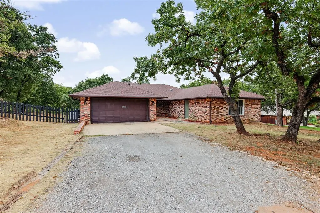 Photo 2 — 8416 Huckleberry Road, Edmond, OK 73034