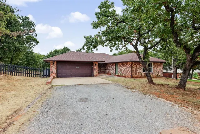 Photo 2 — 8416 Huckleberry Road, Edmond, OK 73034