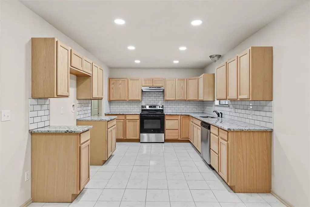 Photo 5 — 8416 Huckleberry Road, Edmond, OK 73034