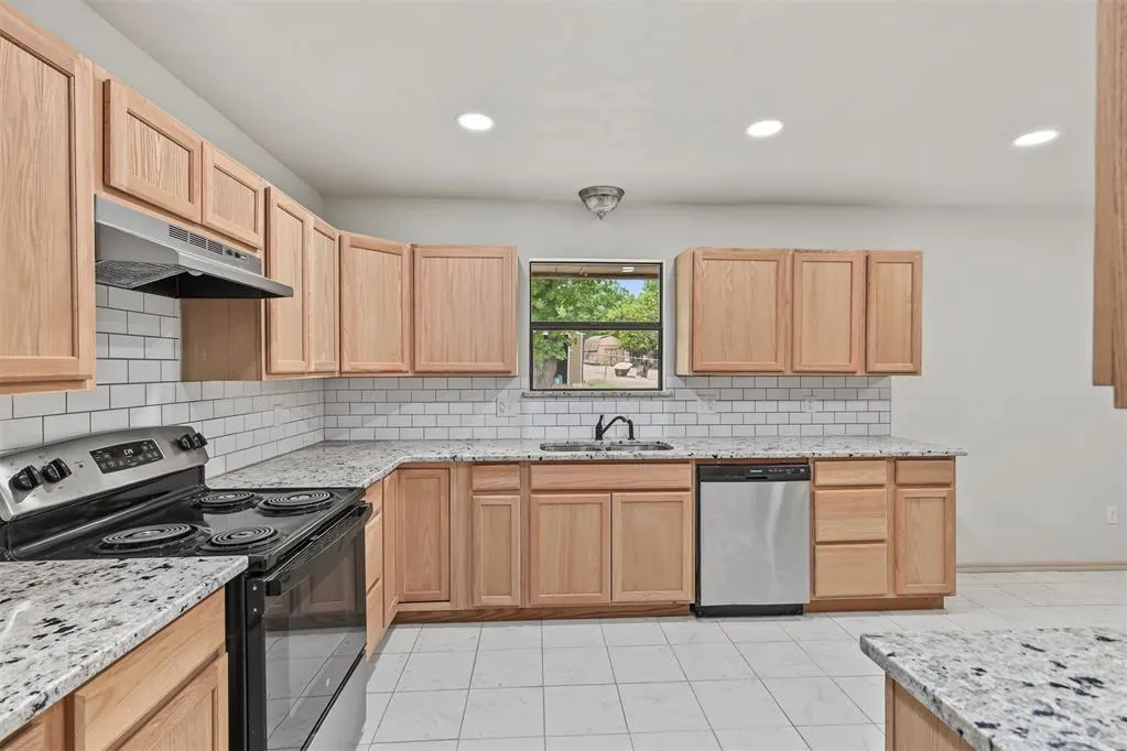 Photo 10 — 8416 Huckleberry Road, Edmond, OK 73034