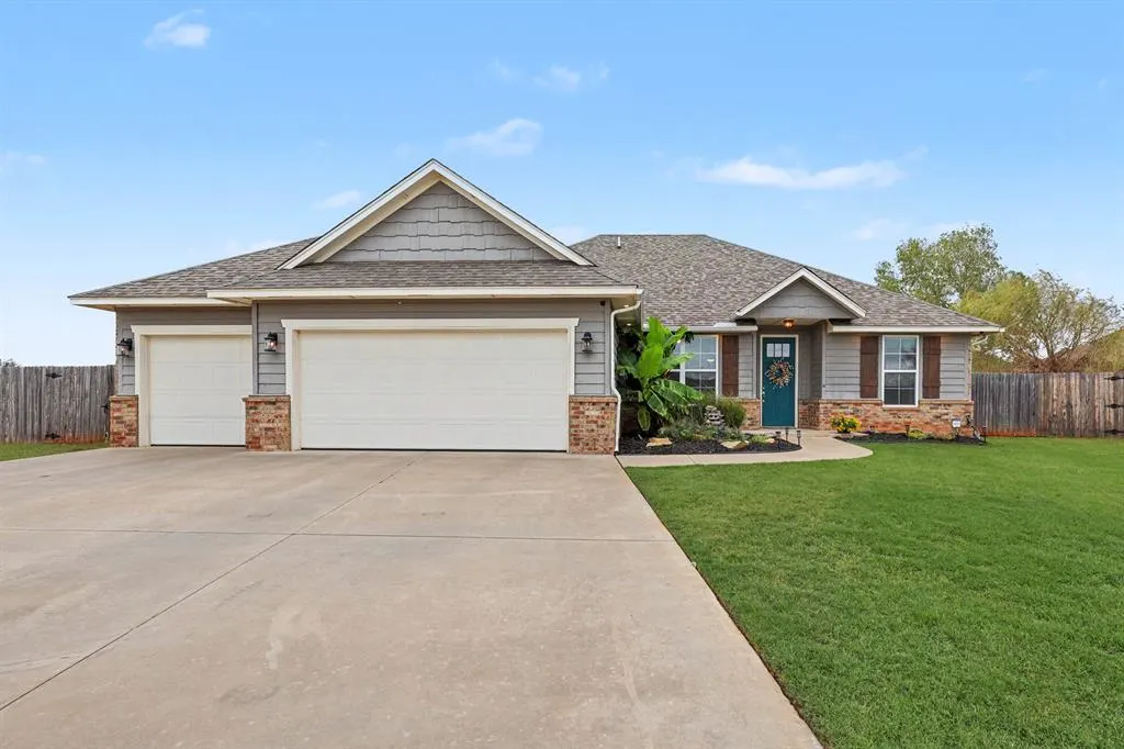 Front exterior — 1334 Ladera Circle, Moore, OK 73160