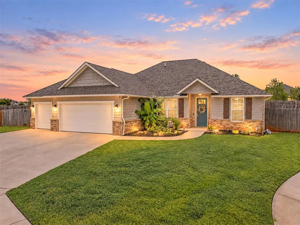 Photo 2 — 1334 Ladera Circle, Moore, OK 73160