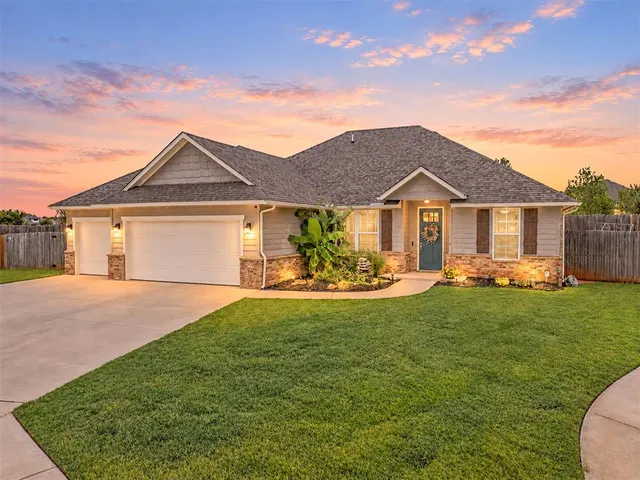 Photo 2 — 1334 Ladera Circle, Moore, OK 73160