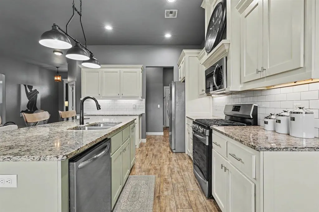 Photo 10 — 1334 Ladera Circle, Moore, OK 73160
