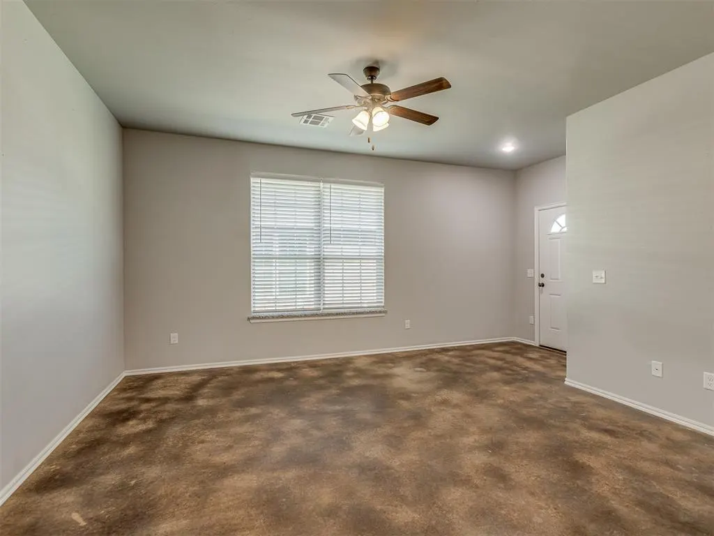 Photo 5 — 1906 Investors Avenue, El Reno, OK 73036