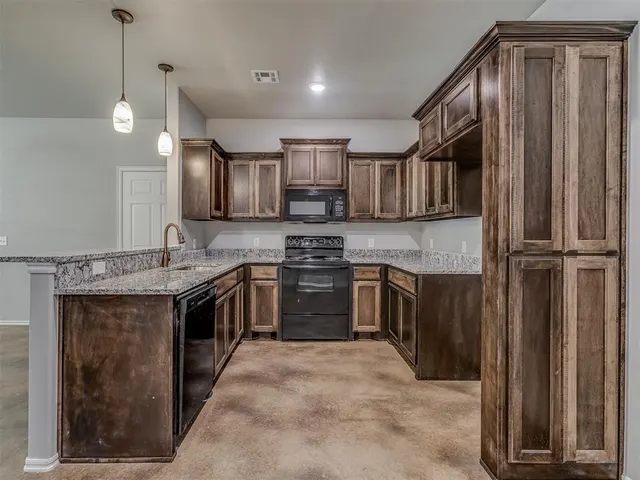 Photo 8 — 1906 Investors Avenue, El Reno, OK 73036