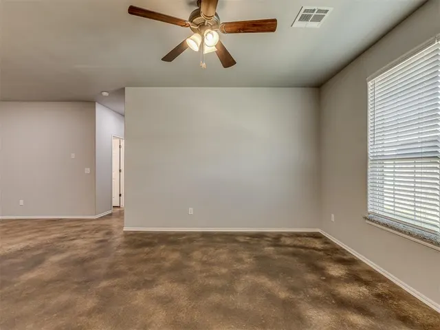 Photo 4 — 1868 Investors Avenue, El Reno, OK 73036