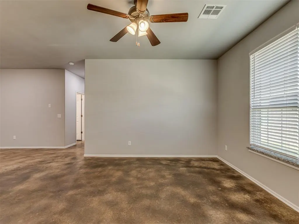 Photo 4 — 1913 Investors Avenue, El Reno, OK 73036