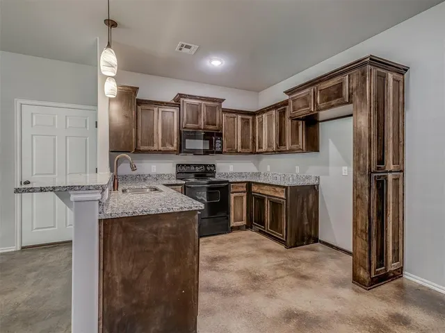 Photo 8 — 1913 Investors Avenue, El Reno, OK 73036