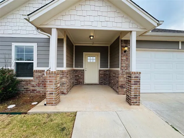 Photo 2 — 14316 Peach Tree Drive, Yukon, OK 73099