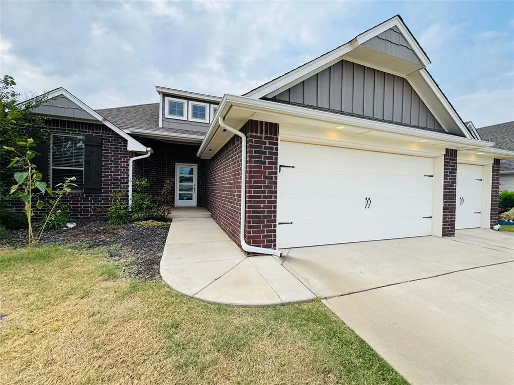 Photo 2 — 8324 Rainier Street, Edmond, OK 73034