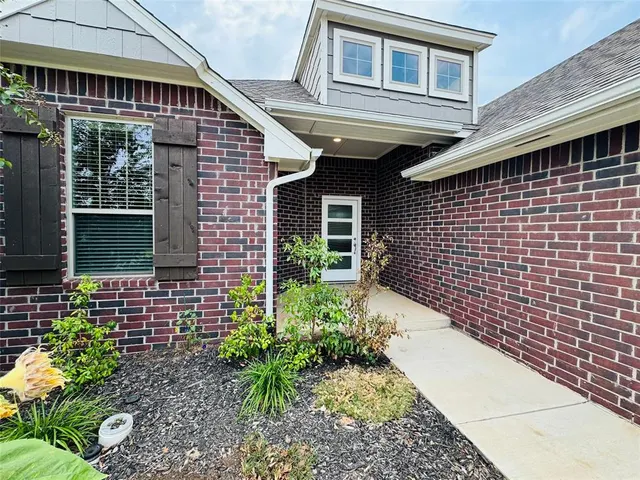 Photo 3 — 8324 Rainier Street, Edmond, OK 73034
