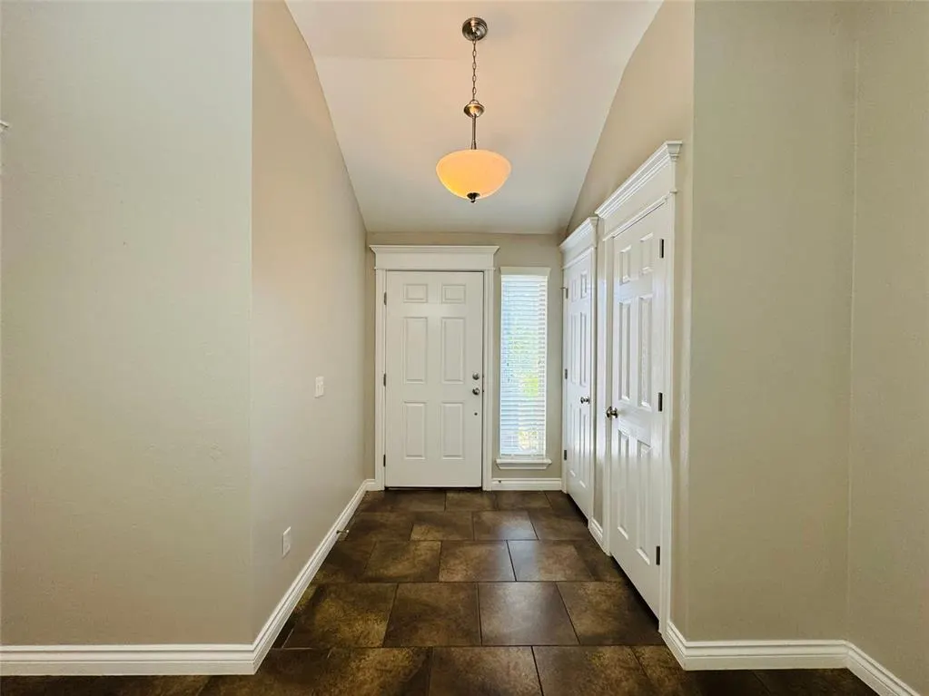 Photo 5 — 1007 Merlin Drive, Norman, OK 73072