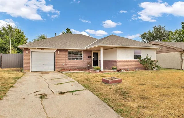 Photo 2 — 500 Butler Street, Moore, OK 73160