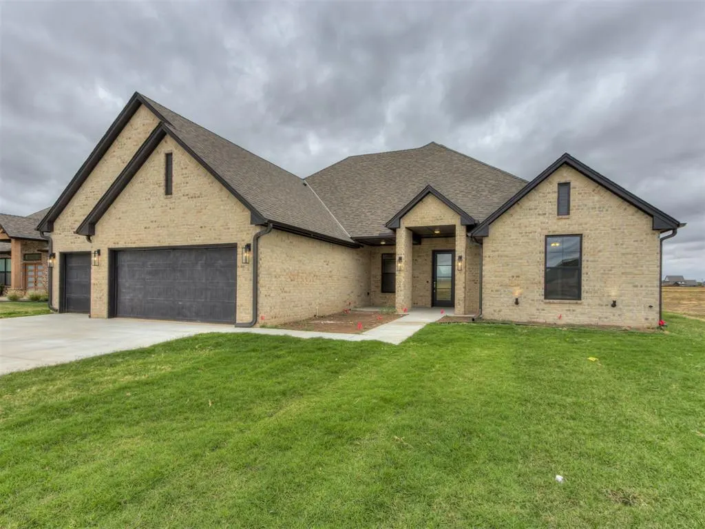 Photo 3 — 4109 Havasu Road, Moore, OK 73160