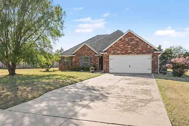 Photo 2 — 10955 N Lily Lane, Edmond, OK 73025