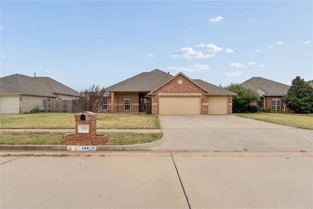 Photo 2 — 709 N White Tail Way, Mustang, OK 73064