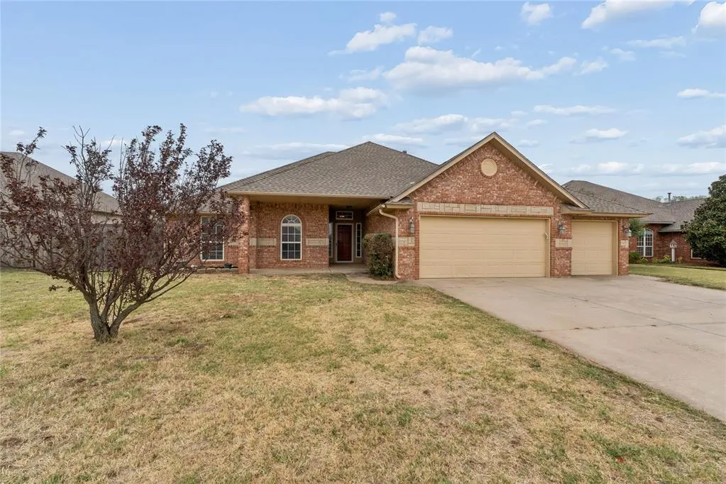 Photo 3 — 709 N White Tail Way, Mustang, OK 73064