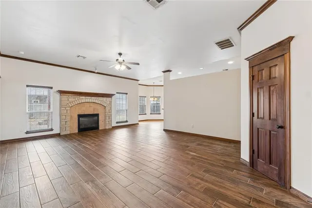 Photo 6 — 709 N White Tail Way, Mustang, OK 73064
