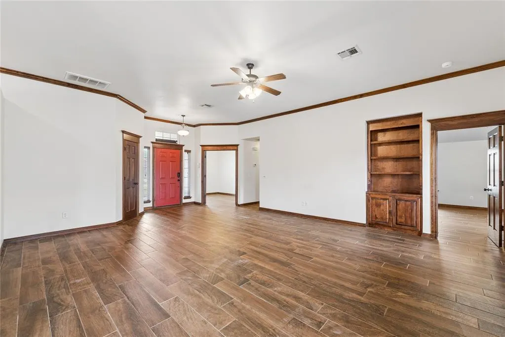 Photo 8 — 709 N White Tail Way, Mustang, OK 73064