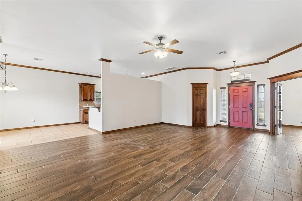 Photo 9 — 709 N White Tail Way, Mustang, OK 73064