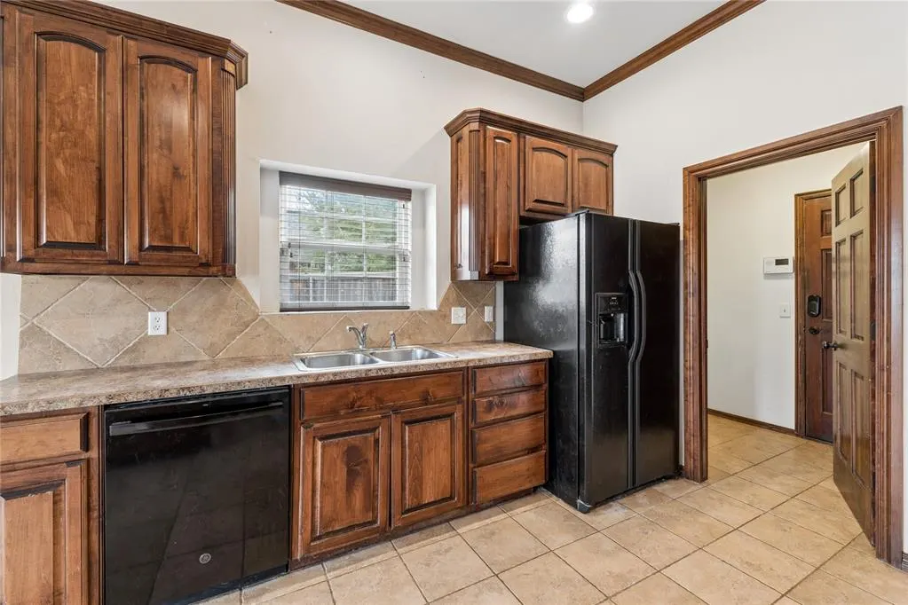 Photo 13 — 709 N White Tail Way, Mustang, OK 73064