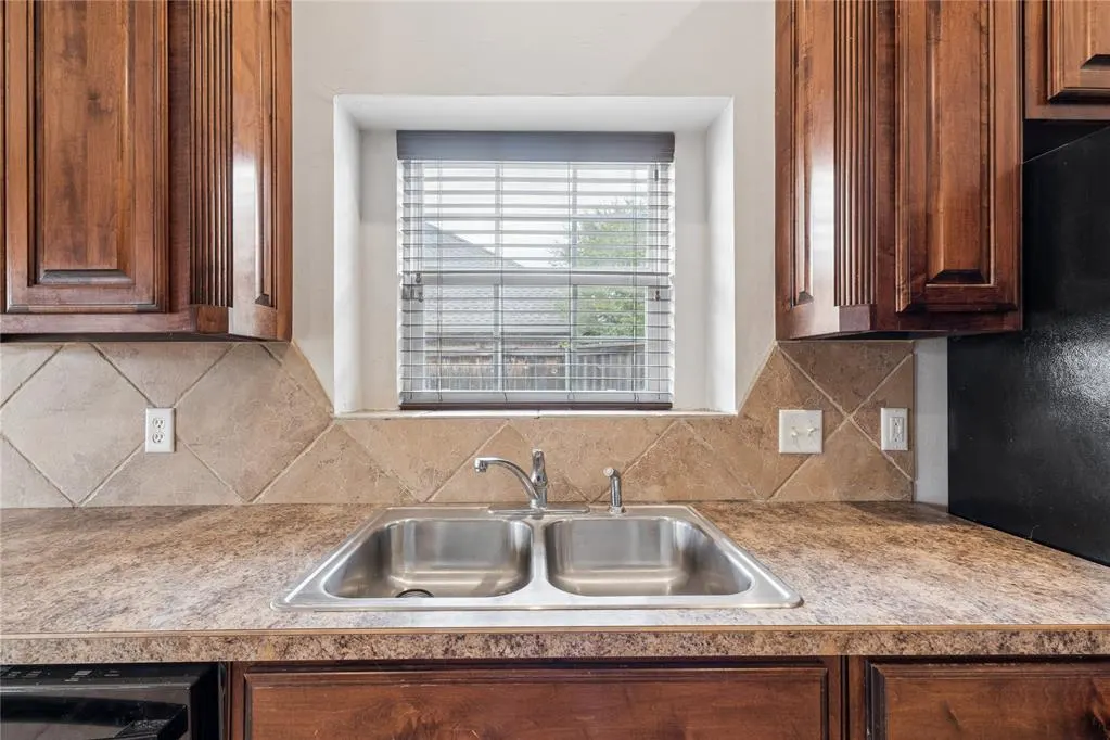 Photo 14 — 709 N White Tail Way, Mustang, OK 73064